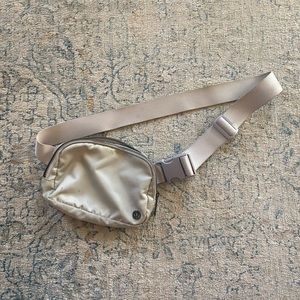 Lululemon Everywhere Belt Bag 1L